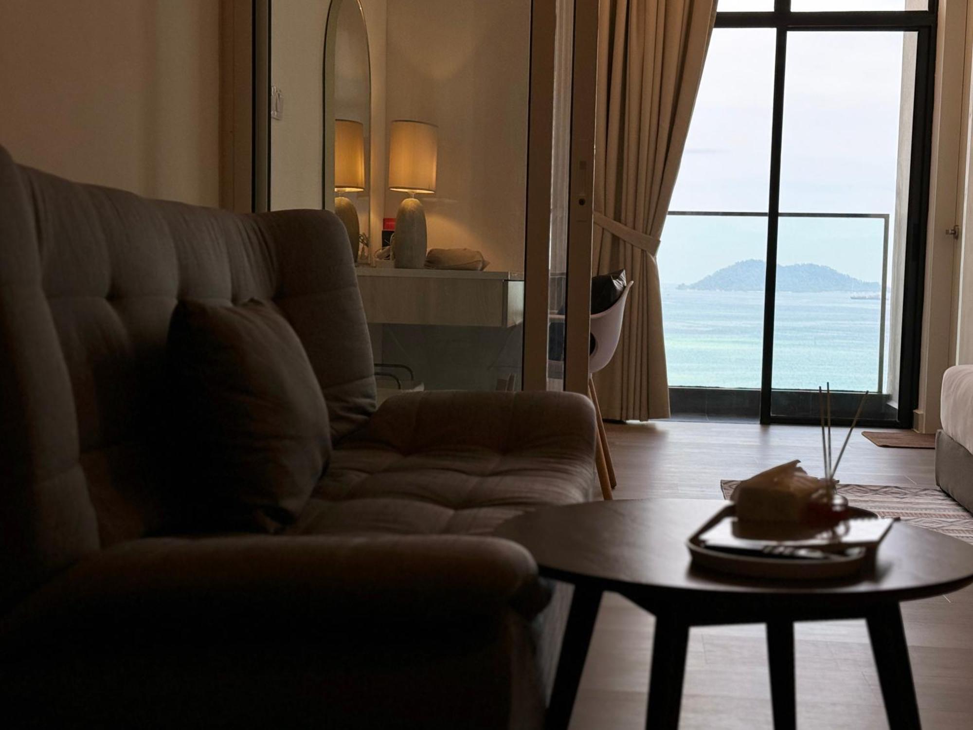 The Shore Cbd Kota Kinabalu By Laxzone Suite Екстериор снимка