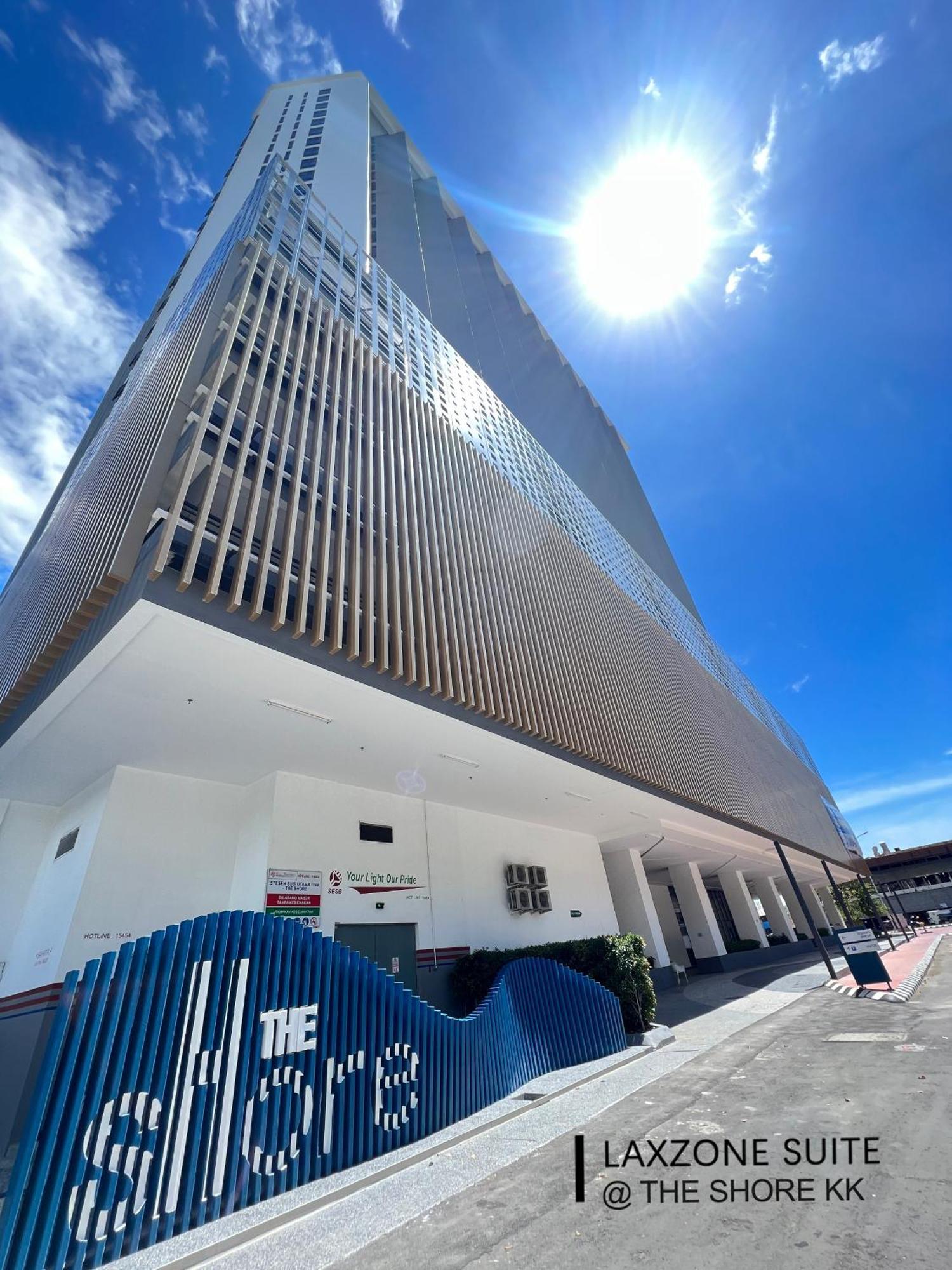 The Shore Cbd Kota Kinabalu By Laxzone Suite Екстериор снимка