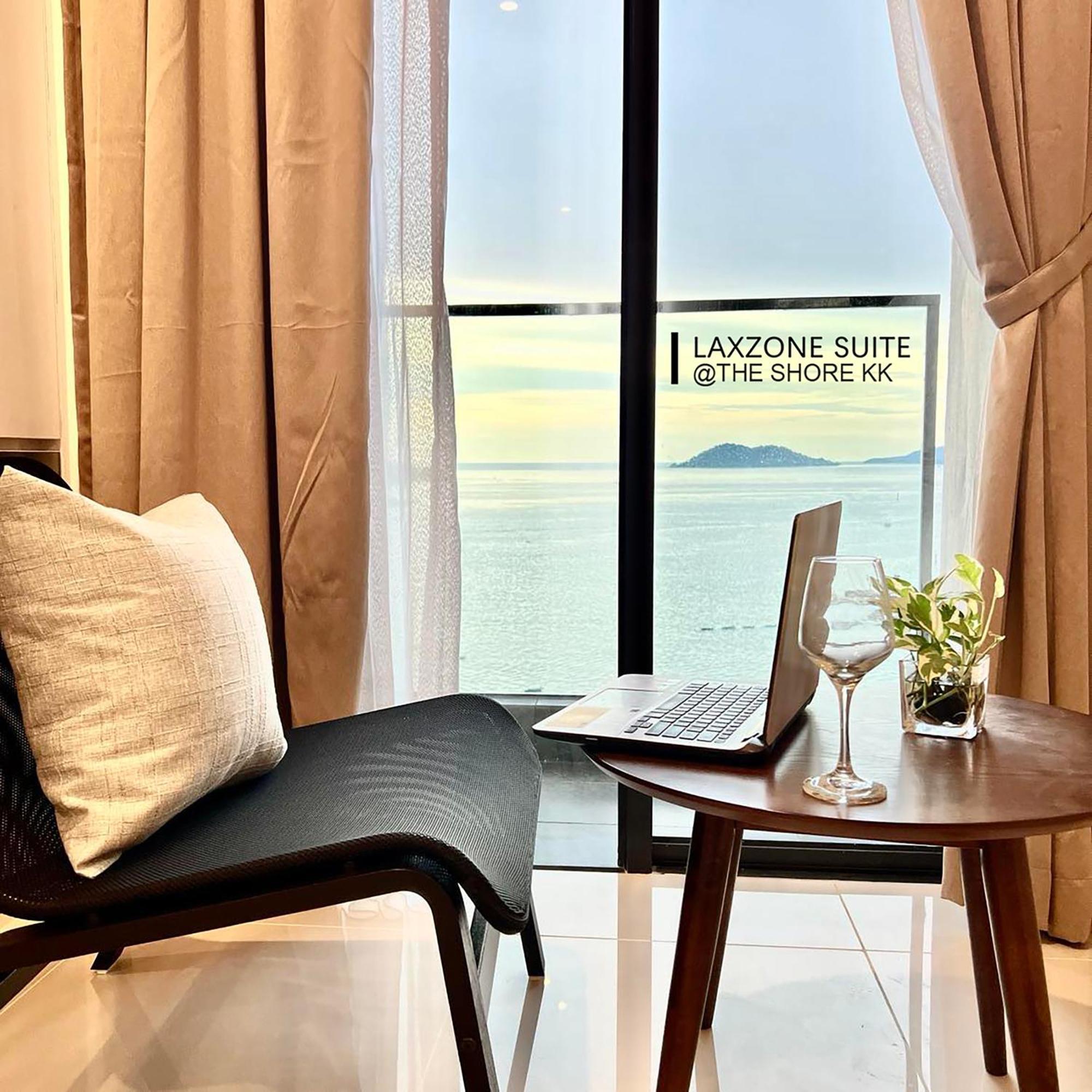 The Shore Cbd Kota Kinabalu By Laxzone Suite Екстериор снимка