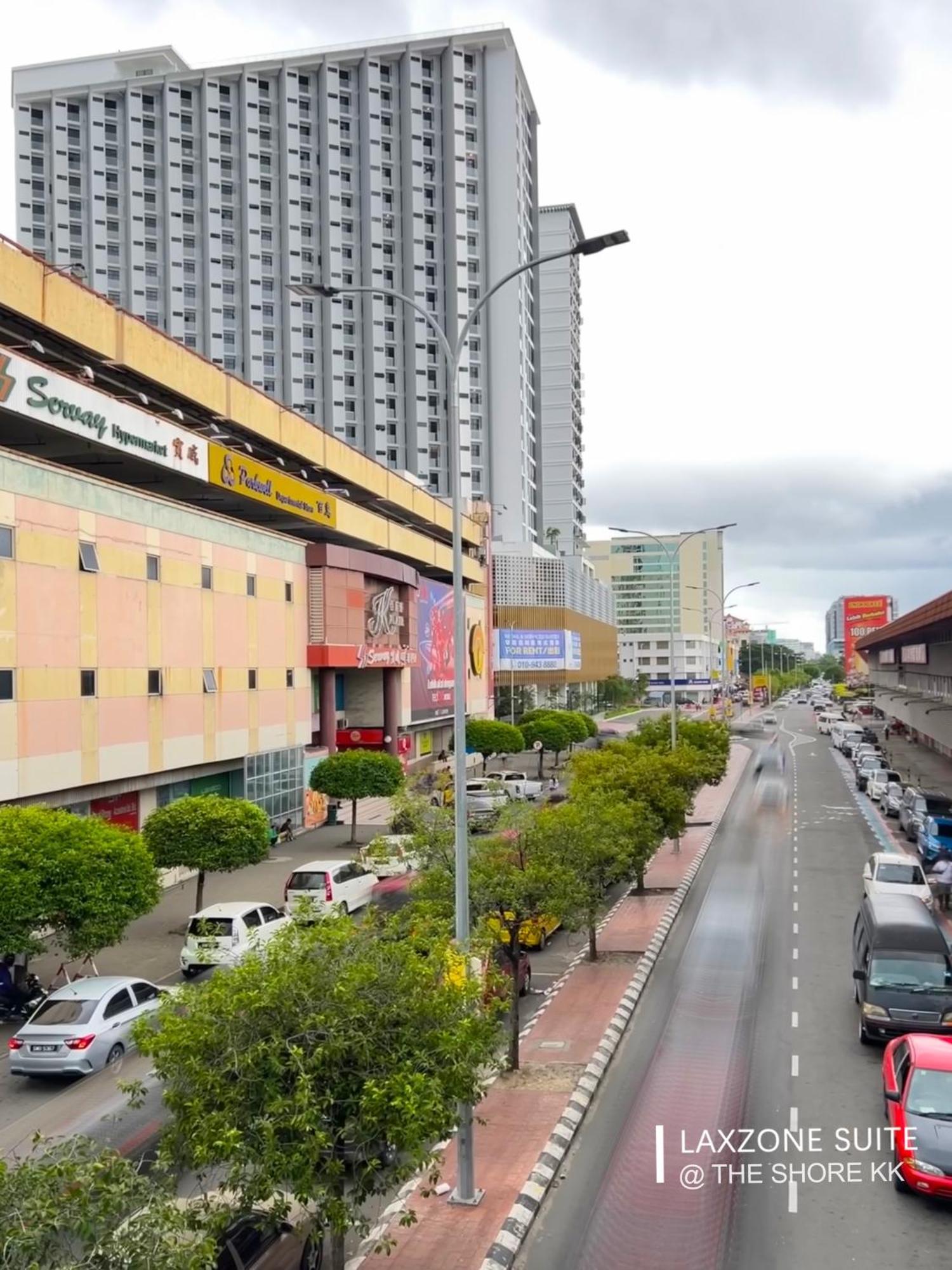The Shore Cbd Kota Kinabalu By Laxzone Suite Екстериор снимка