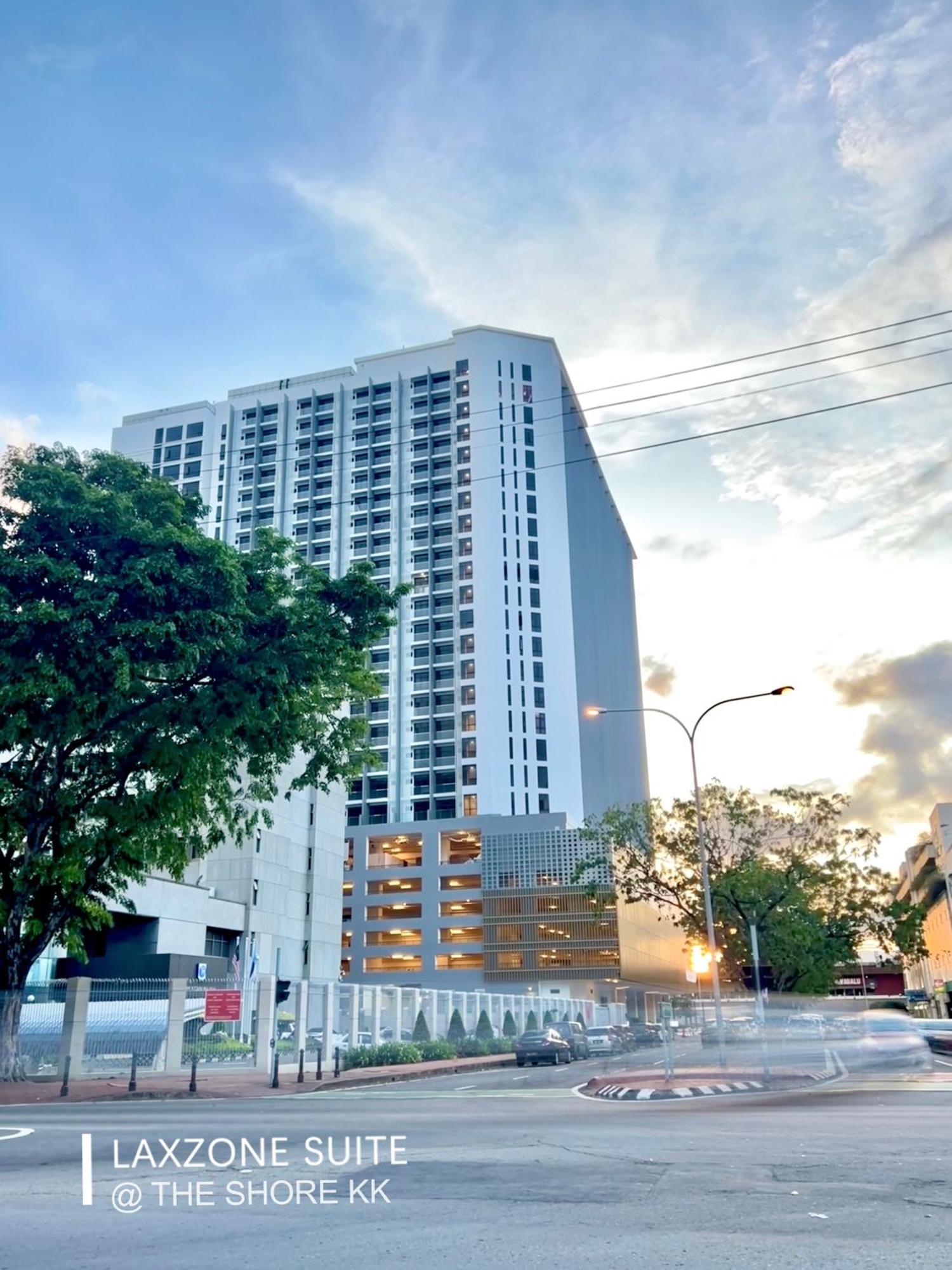 The Shore Cbd Kota Kinabalu By Laxzone Suite Екстериор снимка