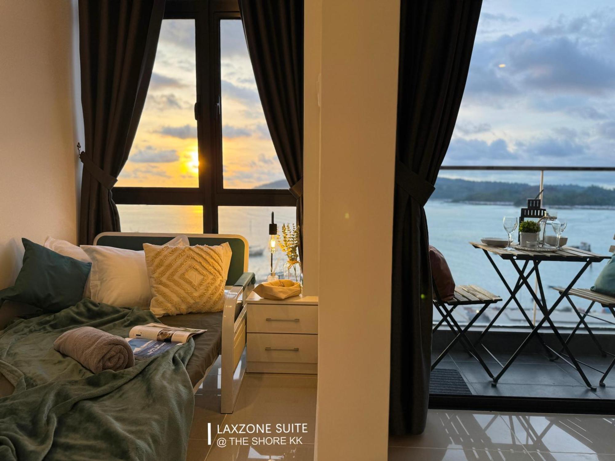 The Shore Cbd Kota Kinabalu By Laxzone Suite Екстериор снимка