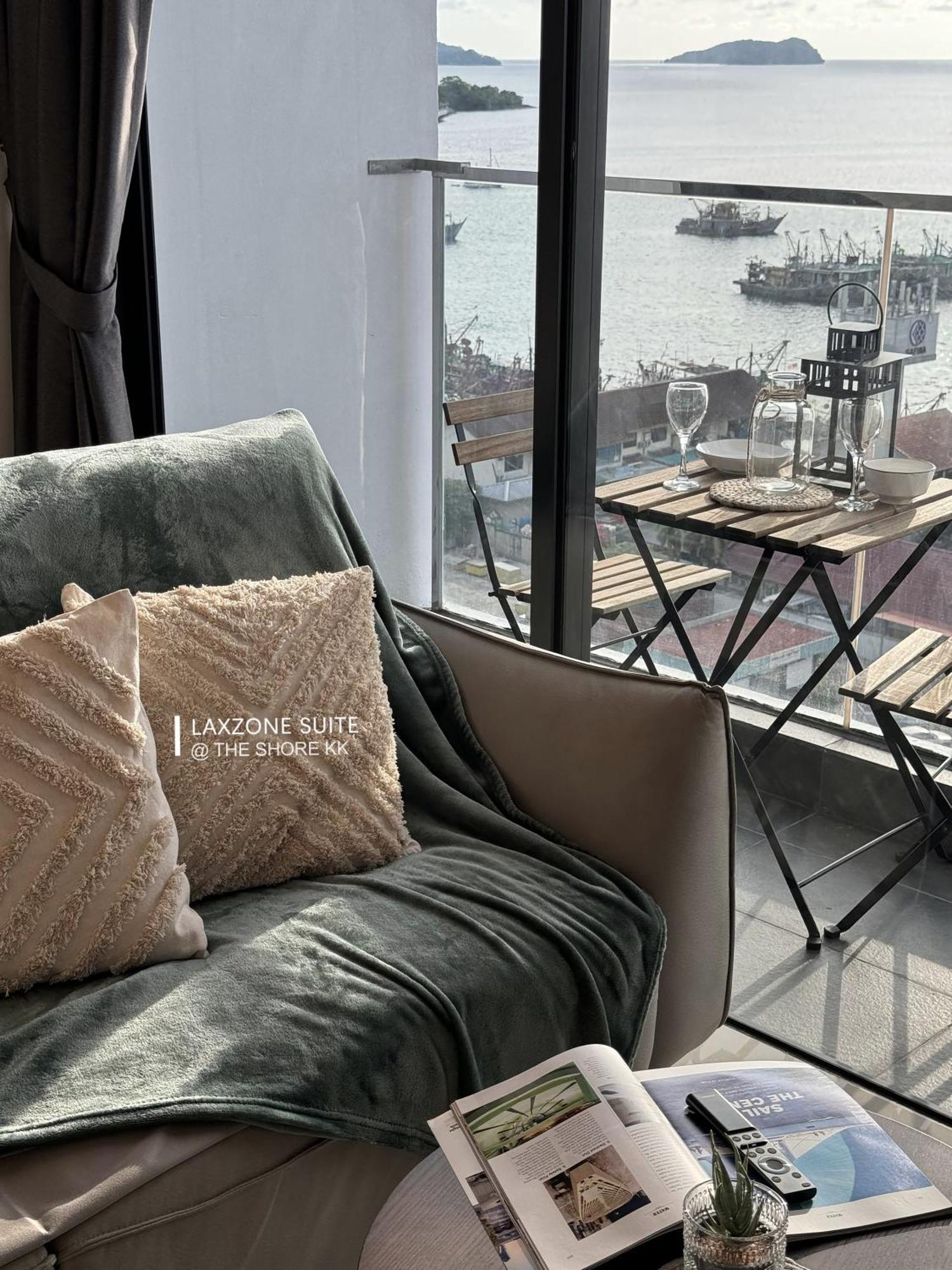 The Shore Cbd Kota Kinabalu By Laxzone Suite Екстериор снимка