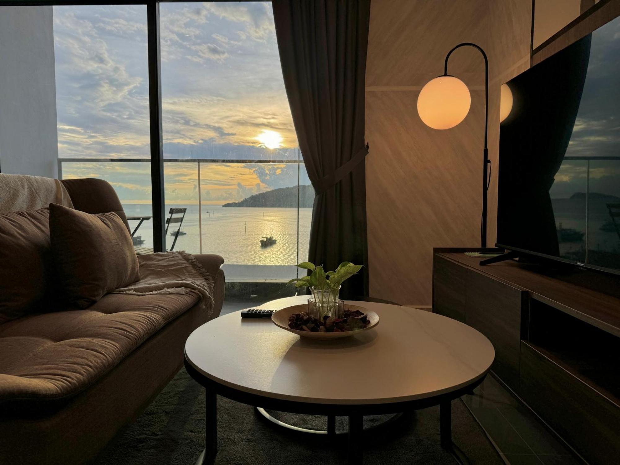 The Shore Cbd Kota Kinabalu By Laxzone Suite Екстериор снимка