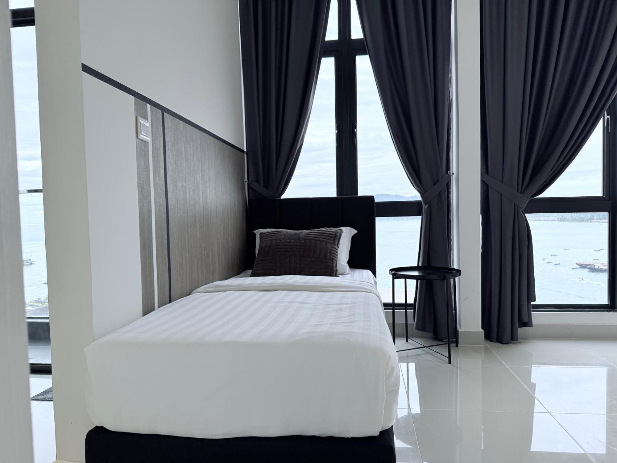 The Shore Cbd Kota Kinabalu By Laxzone Suite Екстериор снимка