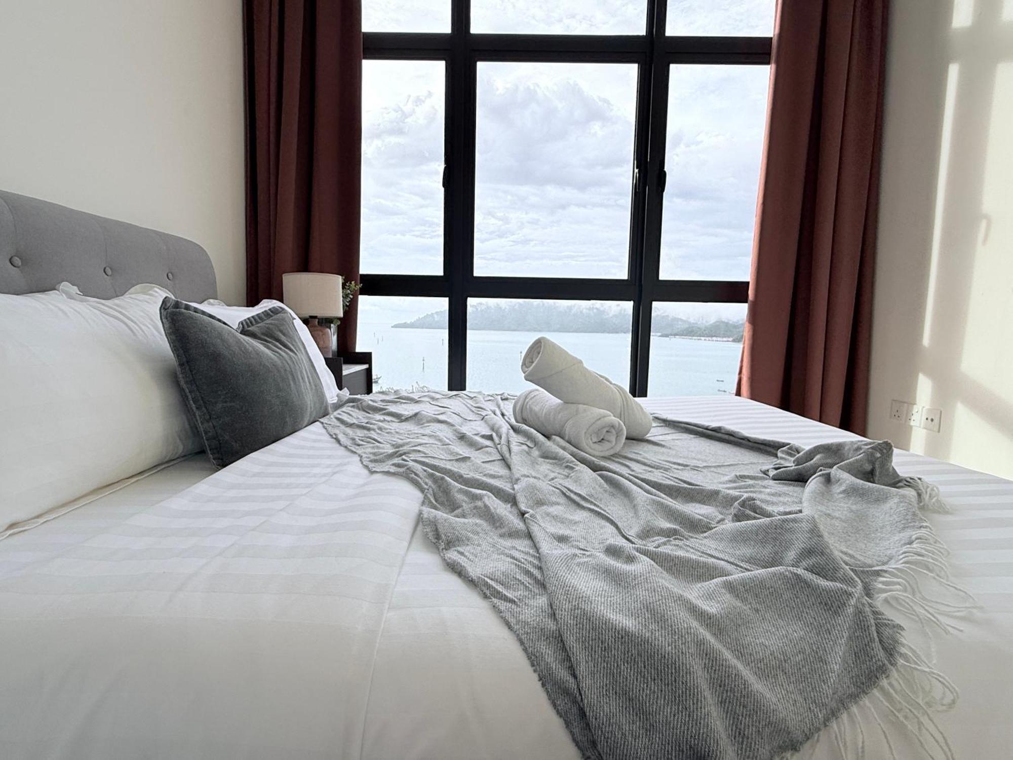 The Shore Cbd Kota Kinabalu By Laxzone Suite Екстериор снимка